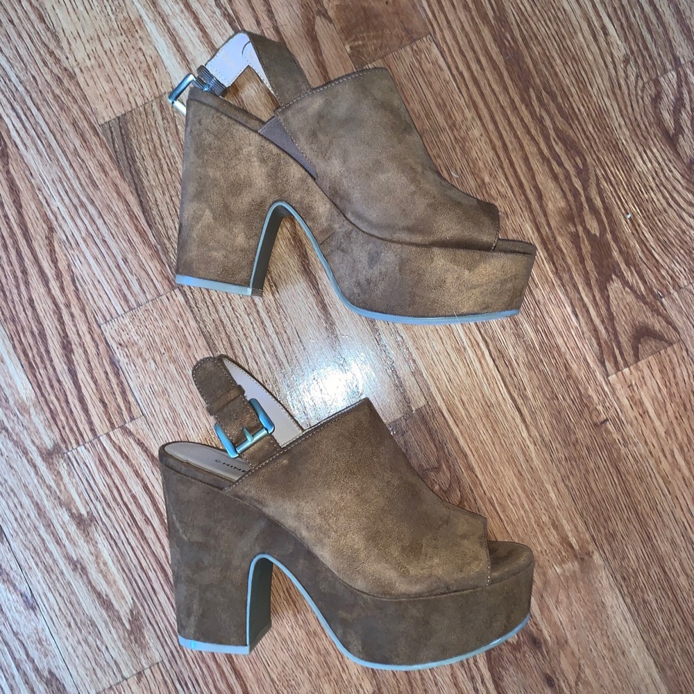 Chinese Laundry suede platform sandal “Bella”